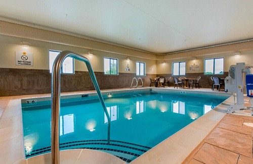 Council Bluffs House | Fully Furnished Room Close to the Omaha Zoo