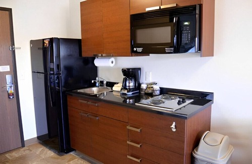 Council Bluffs House | Fully Furnished Room Close to the Omaha Zoo