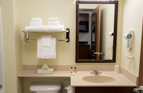 Council Bluffs House | Fully Furnished Room Close to the Omaha Zoo