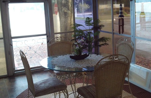 New Port Richey East House | Fully Furnished, newly renovated 2/1.5 mobile home in quiet, well kept community