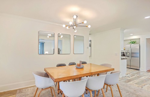Mount Pleasant House | Fully Loaded Home ~ Kid Friendly ~ Outdoor Space