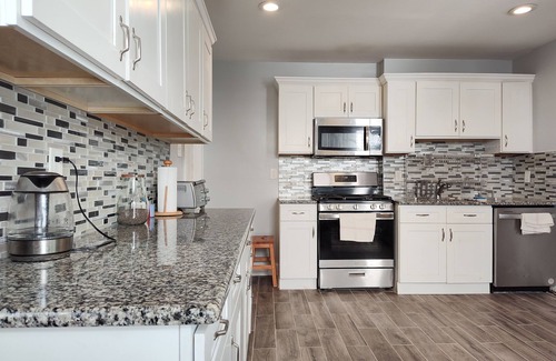 Maplewood House | Fully Private 1BR Home King Bed Walk to Train & Downtowns – Near NYC & EWR