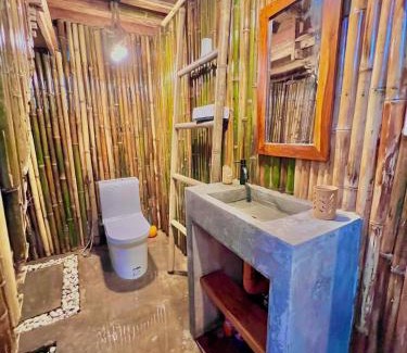Catangnan House | Fully Private, Native Cottage, Beach Access, Queen Bed, AC, WiFi