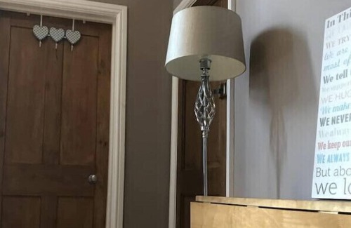 Catford Apartment | ✨ Fully private: spacious Victorian conversion garden studio with parking ✨