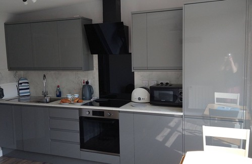 Strete Ski Chalet | Fully refurbished holiday chalet, sleeps 3, free parking nr Dartmouth