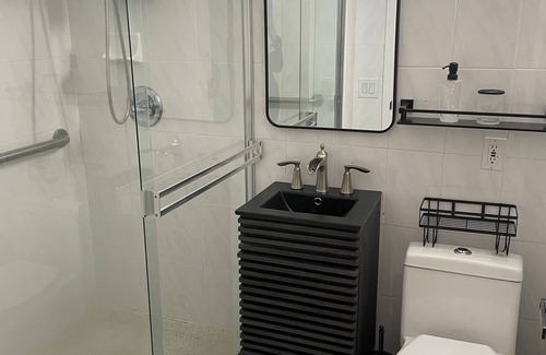 Russian Hill Apartment | Fully remodeled 2 bedroom/2 bath with a cozy backyard