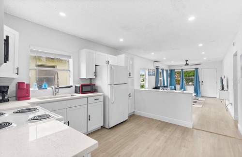 Fort Pierce House | Fully Remodeled 3 bed 1 bath Minutes From The Beach with Retro Arcade!