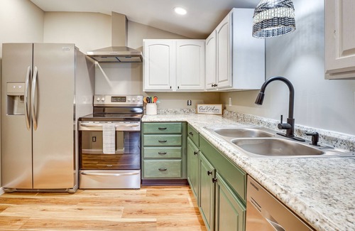 Craig Beach Cottage | Fully Remodeled Cottage: Walk to Lake Milton Beach