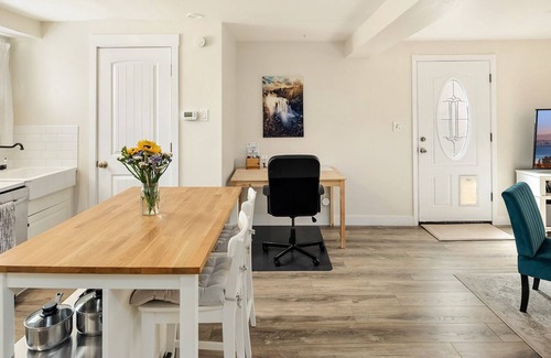 Carnation Apartment | Fully remodeled daylight basement apartment