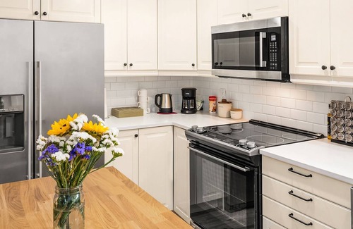 Carnation Apartment | Fully remodeled daylight basement apartment