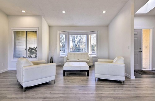 Hillsboro House | Fully Remodeled Hillsboro Home with Home Theater!
