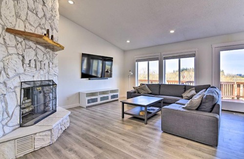 Hillsboro House | Fully Remodeled Hillsboro Home with Home Theater!