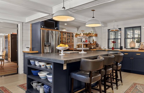 Glendale House | Fully renovated sprawling farmhouse in Great Barrington