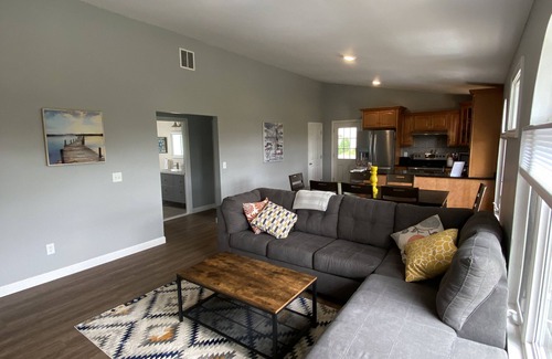 Narragansett House | Fully Renovated Beach House Close to Pier Sleeps 10