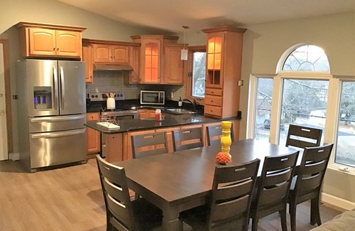 Narragansett House | Fully Renovated Beach House Close to Pier Sleeps 10