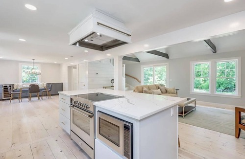 East Dennis House | Fully Renovated on Cul-de-sac, Close to Mayflower Beach, EV Charger!