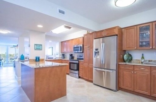 St. Petersburg Condo | Fully Renovated Waterfront Condo on Isla del Sol