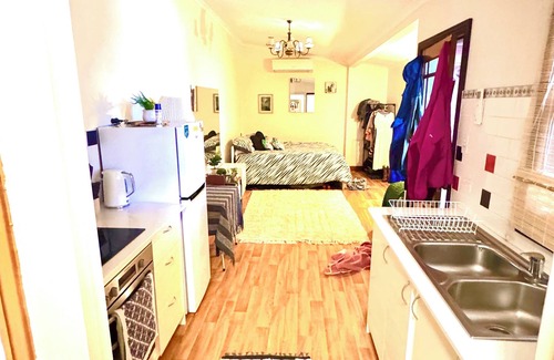 East Fremantle House | Fully self contained Granny Flat, East Fremantle nRARE OPPORTUNITY!