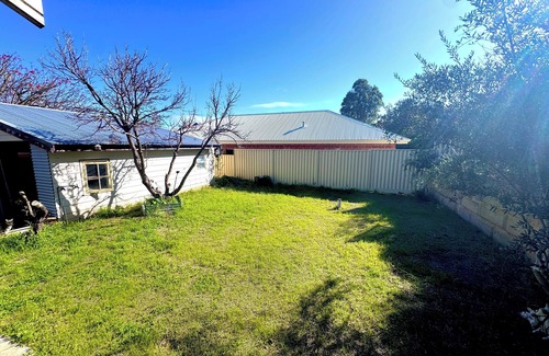 East Fremantle House | Fully self contained Granny Flat, East Fremantle nRARE OPPORTUNITY!