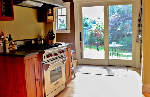 Johns Landing House | Fulton Bungalow - In the Heart of John's Landing