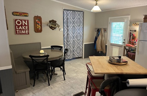 Houston House | Fun & Affordable on Smith Lake
