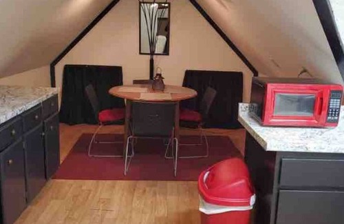 Old North Knoxville Apartment | Fun Attic! Near Downtown and UT -Knoxville