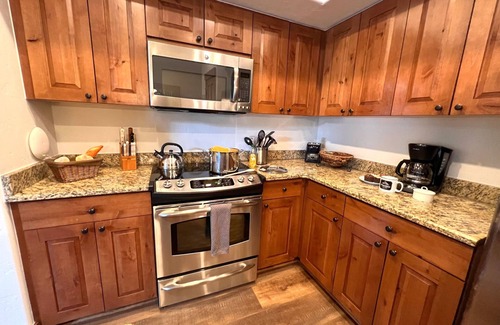 Breckenridge Ski Chalet | Fun Awaits! Ski-In Pools Hot Tubs Walk to Main St