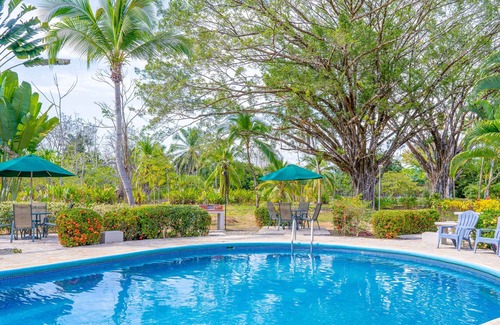 Damas Condo | Fun & bright getaway with furnished balcony, pool, volleyball & tennis courts