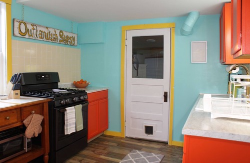 Eureka Springs Cottage | Fun cottage w/VIEW, minutes to downtown Eureka Springs, Beaver Lake, White River