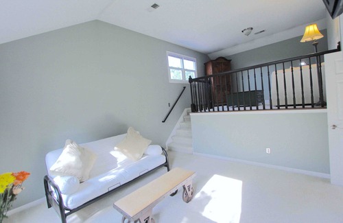 Brentwood House | FUN COUNTRY in the MuSiC CiTy BRENTWOOD