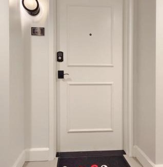 Downtown Jacksonville Apartment | Fun Cozy 1 Br King Apts - 1 25 Mile Walk to TIAA Bnk Fld
