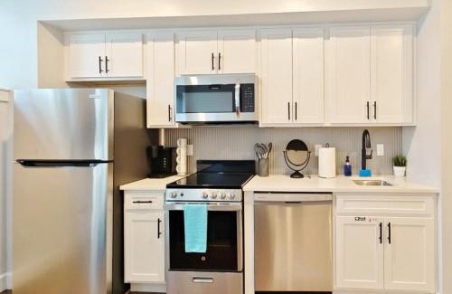 Downtown Jacksonville Apartment | Fun Cozy Apts - 1 25 Mile Walk to TIAA Bnk Fld