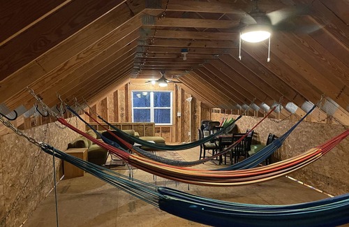 Hickory House | FUN, Family Hangout @ Lake Hickory - Great for Retreats!