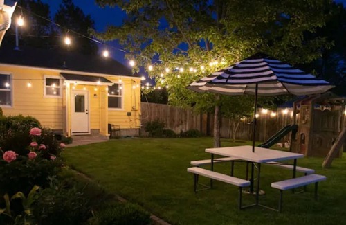 College Place House | Fun family/pet friendly-king beds-outdoor playset