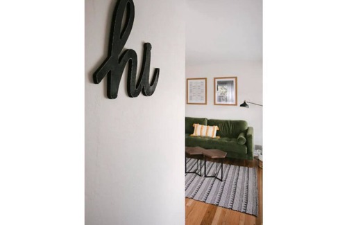 College Place House | Fun family/pet friendly-king beds-outdoor playset