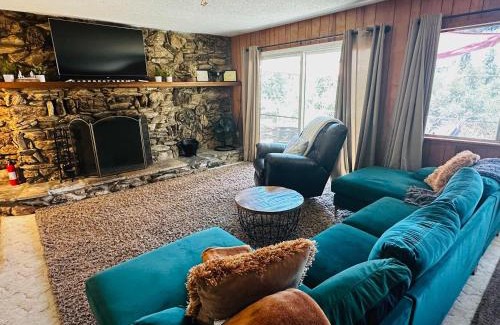 Yosemite Forks House | Fun for 2-Hot Tub-Dogs Ok-Near Bass Lake