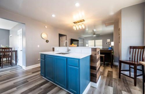 Near Eastside House | Fun for Everyone w Hot Tub BBQ Patio