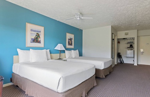 Kahului Hotel | Fun for the Whole Family! 4 Convenient Units, Outdoor Pool, Near Paukukalo Beach
