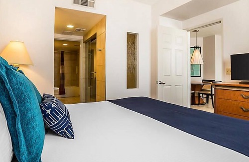 Las Vegas Resort | Fun & funky resort close to the Strip