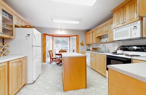 Clarkesville House | Fun getaway on three wooded acres with furnished deck & forest views
