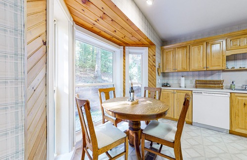 Clarkesville House | Fun getaway on three wooded acres with furnished deck & forest views