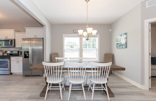 South Haven House | Fun Haven sleeps 12. All season pool and hot tub. Walk to beach. Pet friendly.