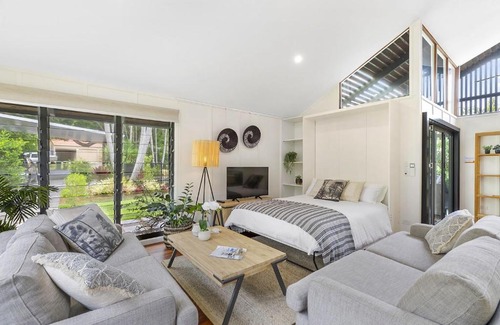 Sunshine Beach House | Fun in Ferris Everything you need Pet Friendly 2 Bedroom House with Pool - Sleeps 6