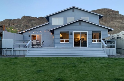 Sunland Estates House | Fun in the Sun! Columbia River, wineries, Gorge concerts - sleeps up to 8