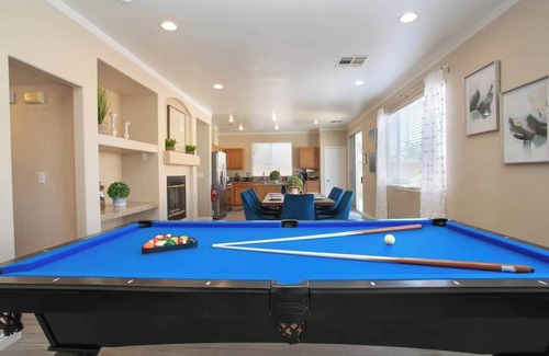 MacDonald Ranch House | Fun in the Sun - Luxury 4BR Vegas Home w Pool!