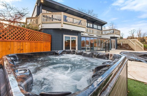 East Stroudsburg House | Fun Indoor Pool Hottub & Sauna Mystery Room
