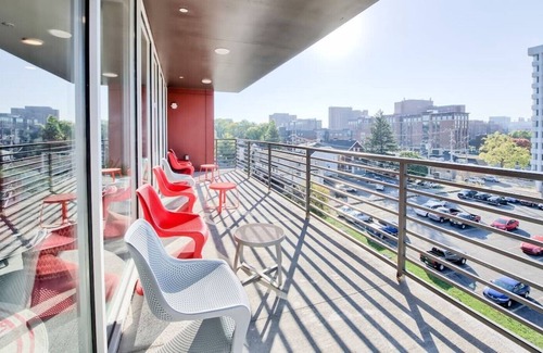 University District Apartment | 🔶Fun Micro-Unit | Garage Parking🚘 + Great Amenities✨ | Great For Long Stays 📆