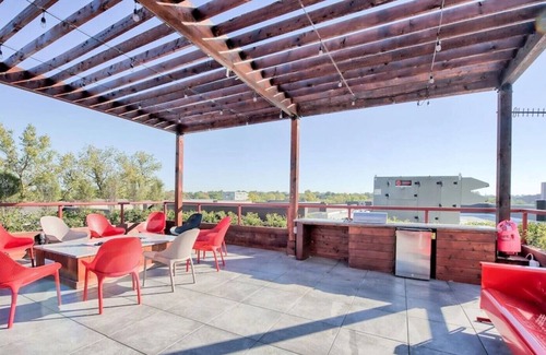 University District House | 🔶Fun Micro-Unit w/ Garage Parking Near High St. | Jacuzzi, Fitness Gym, WiFi, +