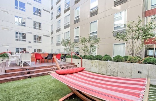 University District House | 🔶Fun Micro-Unit w/ Garage Parking Near High St. | Jacuzzi, Fitness Gym, WiFi, +