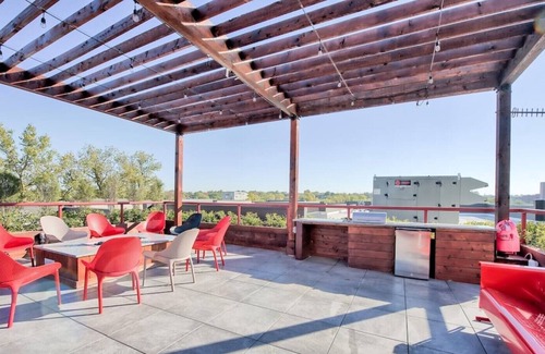 Old North Columbus Apartment | 🔷Fun Micro-Unit w/ Garage Parking Near High St. | Jacuzzi, Fitness Gym, WiFi, +